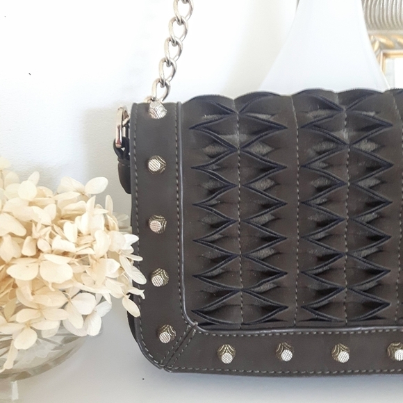 2/$35 SALE  Vegan IZZY & Ali  Pleated Design Medium sized Purse - Picture 4 of 9